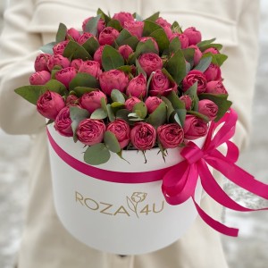 Яркие пионовидные розы в коробке Гранд Трендсеттер